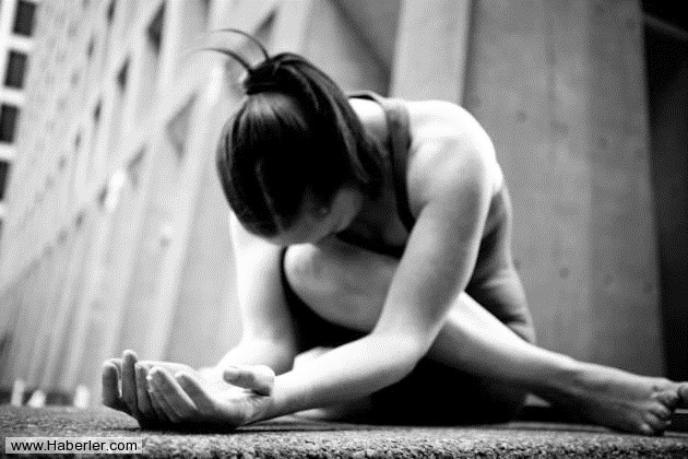 D�zenli yoga ile kas tonusu ve g�� artar, s�rekli sandalye ve koltukta oturman�n zay�flatt��� kaslar uyanmaya ba�lar.
