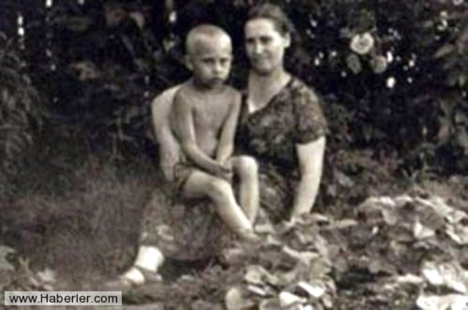 Putin 4 yanda iken birlikte ektirdikleri fotoraf gsteren Vera Putina, Putin
