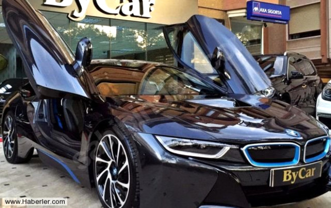 BMW i8, YIL: 2014, KM: 11.200, FYAT: 180.500 EURO, 584,802 TL
