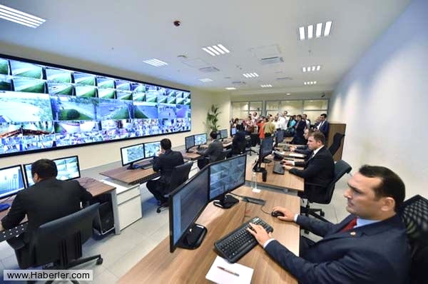
Cumhurba�kanl��� Saray� kap�lar�n� ilk kez gazetecilere a�t�.

 

