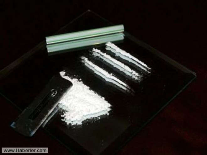 8- Kokain 1 gram:

215 dolar Tehlikeli uyuturucu maddeler sralamasnda eroinle yarr.
