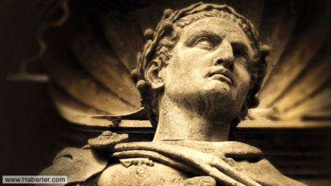Gaius Julius Caesar Augustus Germanicus Hkmdarlk sresi: M.S. 37-41 mparator olmak iin erkek kardelerini ldrd. Kz kardelerine tecavz etti. Ardndan kz kardelerini satt.
