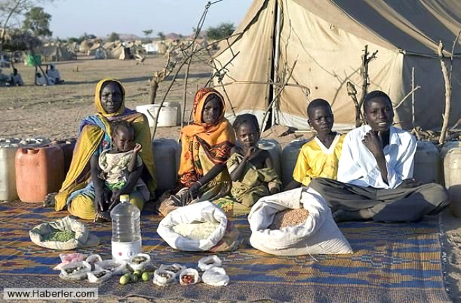 ad; Darfurlu Aboubakar ailesi, 6 kiinin karnn doyurmak iin 103 lira harcyor.
