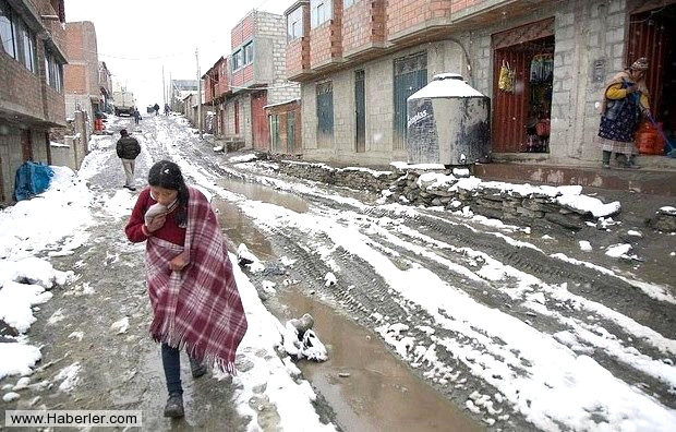 Asl�nda y�ksek irtifalarda ya�amak insanlar a��s�ndan hi� de kolay de�il. ��nk� y�kseklik artt�k�a atmosfer bas�nc�, s�cakl�k, havadaki oksijen miktar� ve nem azal�yor.
