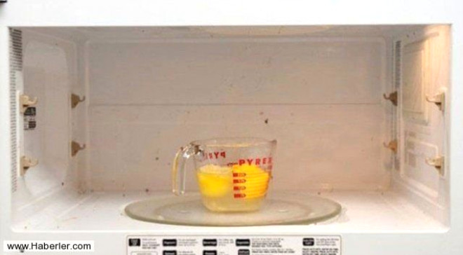 Limonlu suyu mikrodalgada 10 dakika strsanz bir sre sonra bekletip kolaylkla ierisindeki lekeleri silebilirsiniz.

 
