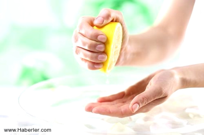 3-4 limonun kabuunu 4-5 bardak suyla kaynatn. Souyunca sa diplerine masaj yapn. 10 dakika brakp durulayn. Haftada 1 uygulayn. Kepek sorununa inanlmaz etkili bir yntemdir.
 

