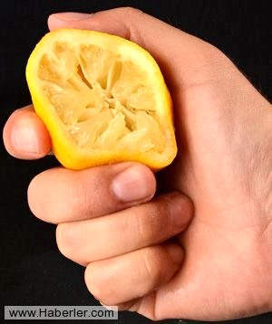 G�n i�inde bileklerinize birka� damla limon damlatmak ve hafif�e ovmak din� olman�z� sa�lar.
