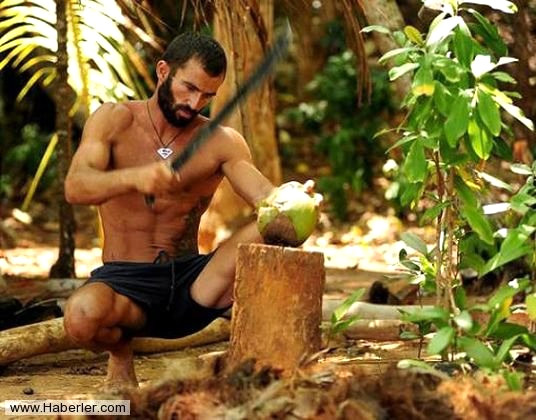 �zl� s�zleriyle haf�zlara kaz�nan bir di�er isim ise Survivor m�cadele etmi� olan Turabi