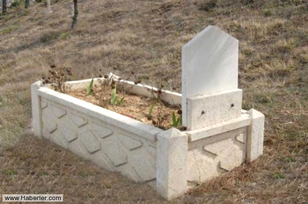 Kalp art�k kan pompalamamaya ba�lar ve kan dola��m� durur. Bu y�zden yer�ekimi nedeniyle de kan adeta bir havuz gibi v�cudun en dip noktas�nda toplan�r. Birka� saat sonra ise, v�cutta k�rm�z� ve mor renk de�i�ikli�i ile kar��la��l�r.
