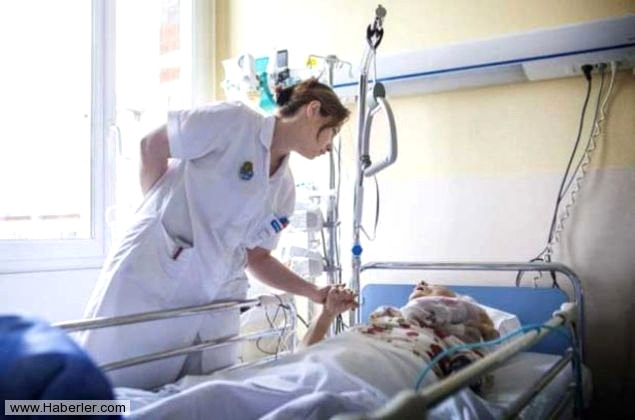 Cesette soluk bir ten meydana gelir. Bu �zellikle a��k tenli ki�ilerde g�r�l�r. Bu kan ak�m�n�n olmamas� sonucu olu�ur ve ki�inin �l�m�nden 15-20 dakika sonra olur.
