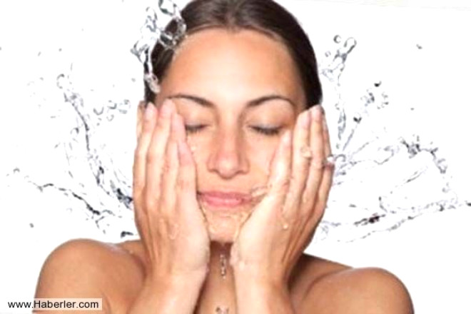 

Bu nedenle lk su en doru seimdir. Yznz ykamadan nce ellerinizi cildinize uygun bir sabunla iyice ykamalsnz.

 



 
