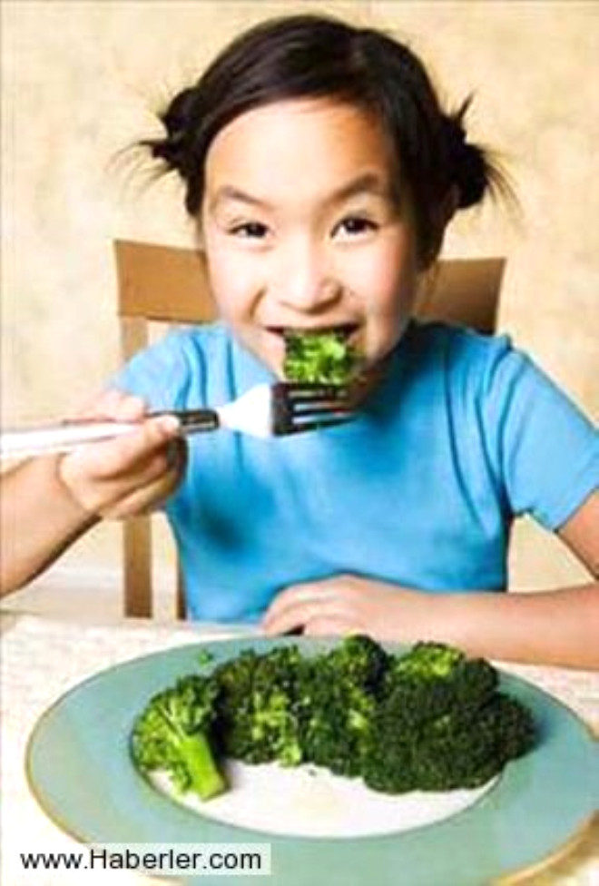 

Brokoliyi i yiyerek ocuunuz almas gereken tm besinleri kazanyor. Eer ocuunuz brokoli sevmiyorsa, gizlice yemeklerine katabilirsiniz. Ya da brokoliyi az yal salataya ve dip soslara ekleyebilirsiniz ocuklarnza bu sebzeyi sevdirebilirsiniz.

 



 
