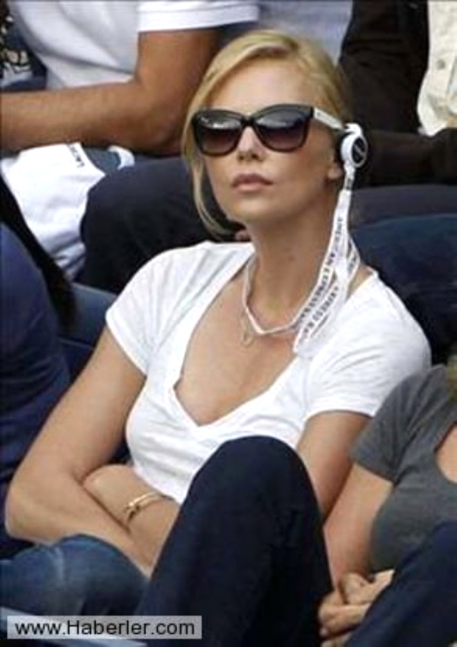 

Charlize Theron; Oscar dll yldz Charlize Theron, genlik yllarnda yaad travmann etkisinden uzun sre kurtulamad. Gney Afrikal yldzn hayatndaki en kt gn 21 Haziran 1991. Theron
