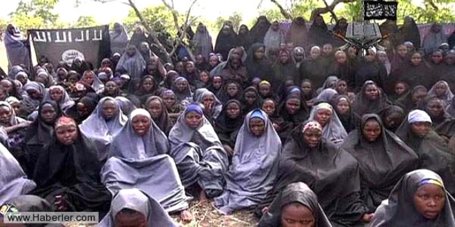 2009 ylndan beri 6 bin kiinin lmnden sorumlu olan ve "Batl tarzda eitim yasaktr" anlamna gelen Boko Haram tarikat son olarak kuzeydeki Chibok kentinde bulunan yatl bir kz okulundan 150 kadar renciyi kard.
