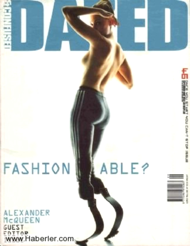 Eyll 1998. Mullins, ilk kez bir dergi kapanda.
