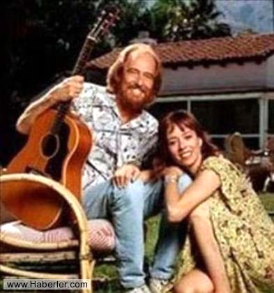 

Mackenzie Phillips; Bir d�nemin �ocuk y�ld�zlar�ndan, gen�lik y�llar�na ait s�rr� a��klad� ve herkesi �oke etti. Mackenzie Phillips, �z babas� pop y�ld�z� John Phillips ile ili�ki ya�ad���n� itiraf etti.

 



 
