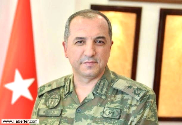 

Mardin 70. Mekanize Piyade Tugay Komutan� Tu�general Salih K�rhan g�zalt�na al�nd�.

 



 
