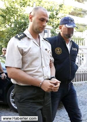 

Ege Ordusu Komutanl���nda g�revli Y�zba�� Emir Birg�l

 



 
