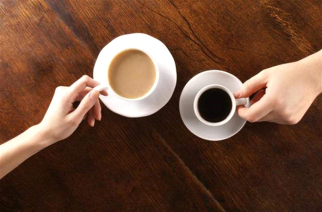 Kafein ayrca merkezi sinir sistemini uyarr, bu da ani bir enerji ve uyankln grlmesini salar. Drt fincan kahveye kadar, kafein tketimi zararl olarak grlmemektedir. 

