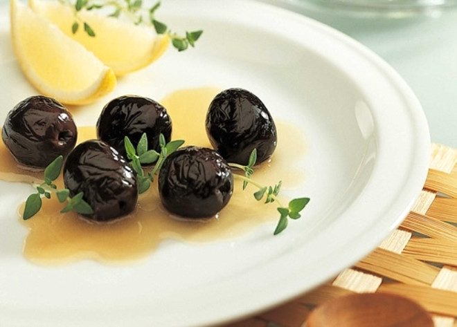 Ska boya kullanlan zeytinin ekirdei eer kahverengi deil siyahsa yemeyin.
