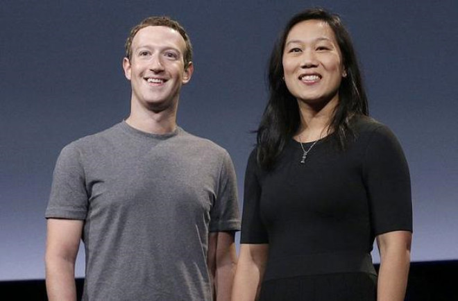 Mark Zuckerberg gen yanda 50 milyar dolar servete sahip ama son derece mtevaz bir hayat yayor.
