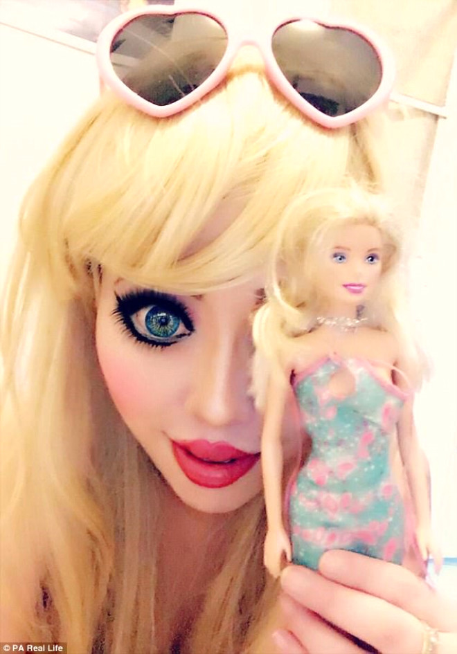 Ophelia Vanity, kklnden beri Barbie