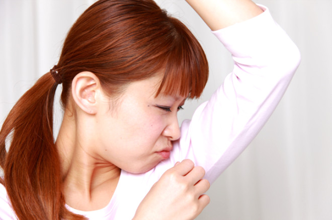 Sirke kokusu, B ve D vitamini eksikliine bal olabilecei gibi solunum ya da tiroidle ilgili bir soruna da iaret edebilir.

