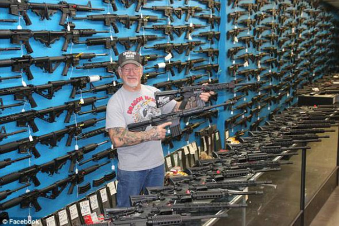 Silah koleksiyonunun deeri ise 8 milyon dolarn stnde olduu tahmin ediliyor.

 

 
