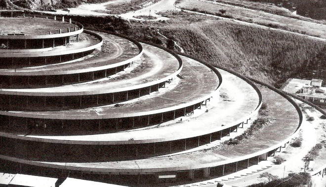 1955 ylnda Marcos Prez Jimnez diktatrl dneminde mimarlk ofisi Arquitectura y Urbanismo C.A tarafndan tasarlanan binada Frank Lloyd Wright