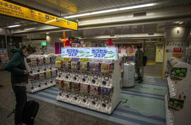 Japonya, her yerde insanlarn yerine robotlarn ve otomatik makinelerin bulunduu bir lkedir. rnein, bu dkkann alan yok - yalnzca makineler. 
