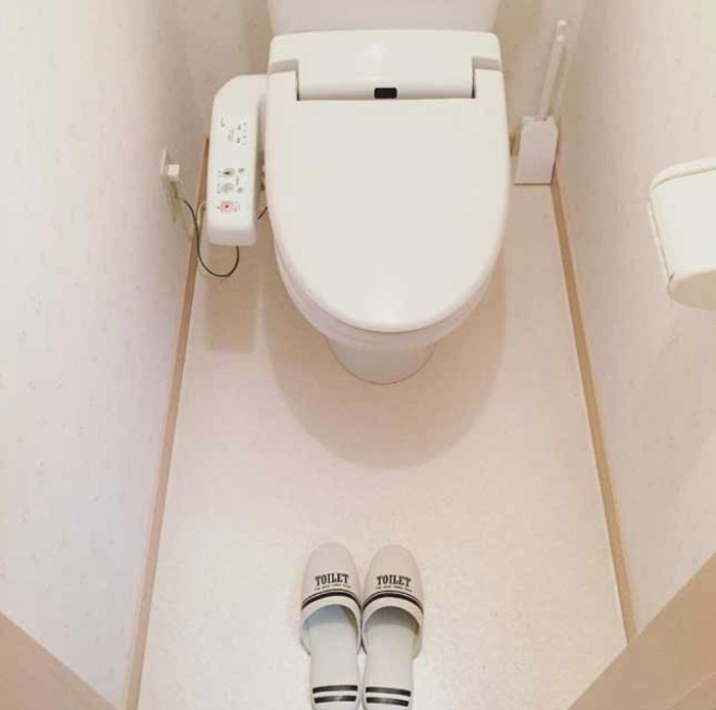 Her evde byle terlik grrsnz. Japonlar, temiz olsalar bile banyolarn evlerinin en kirli yeri olarak gryorlar. 
