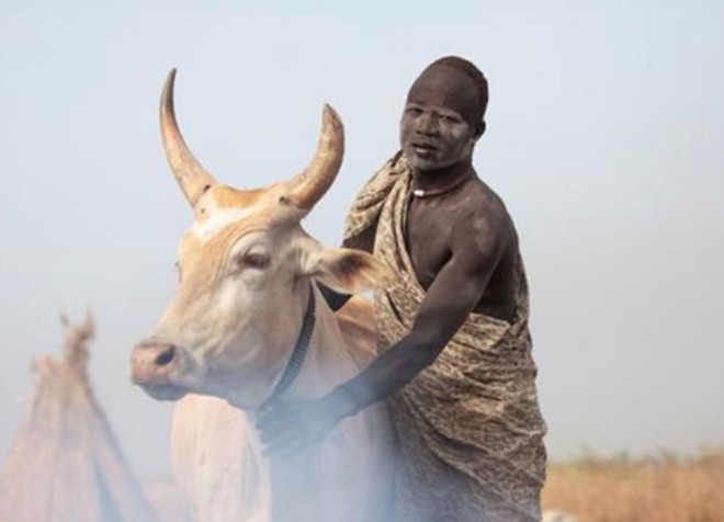Modern hayatn dnda kalarak yaamlarn srdrmeyi baaran ilgin kabileler, sahip olduu geleneklerle olduka artyor. Gney Sudan