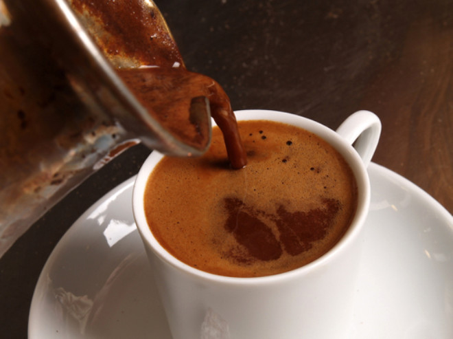  

Kahvenin ierdii kafein maddesi, Alzheimer oluumunda rol oynayan beta amiloid birikimini nemli lde azaltt ve bylece alzheimer gelimesini nledii tahmin edilmektedir.
