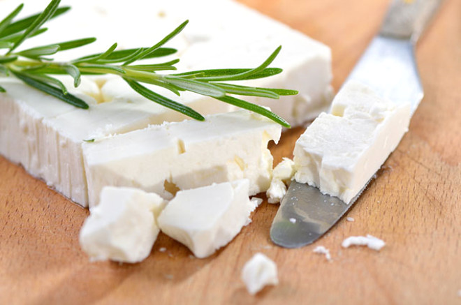 

Britanya Kalp Vakf peynirin zengin bir kalsiyum kayna olduunu belirtiyor ancak gnde 30 gram peynirin, tavsiye edilen gnlk kalori almnn %7