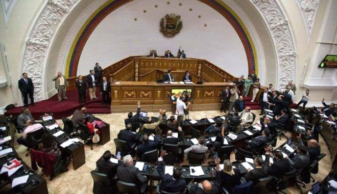 

Venezuela Yksek Mahkemesi, daha nceki mahkeme kararlarna itaatsizlik ettiine hkmederek muhaliflerinin kontrolndeki Kongrenin yetkilerini elinden ald.
