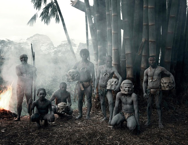 Papua Yeni Ginede yaayan Asaro Kabilesinin nesli tkeniyor.Asoralar vcutlarn boyamasn iyi bilen kabilelerden.
