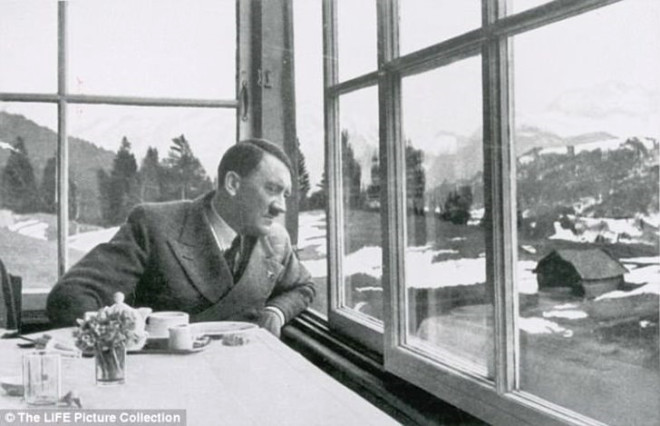 En ufak eyler iin bile byk fke krizleri geiren Hitler