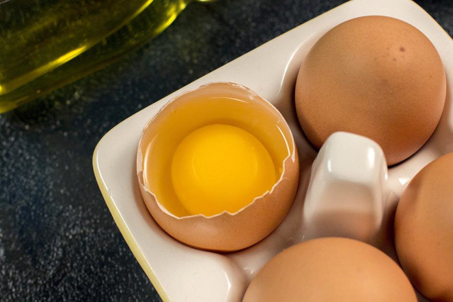 Maran tavuu (Franszca "kestane" anlamna geliyor) olarak bilinen cinsin yumurtas kzlms kahverengi bir renktir. Ancak bu renk yle kolay akar ki 1930