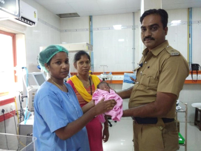 Hastaneye kaldrlan bebek youn bakma alnd. Geeta, ise ona "zgrlk" anlamna gelen Sutantiram adn verilmesini istedi.
