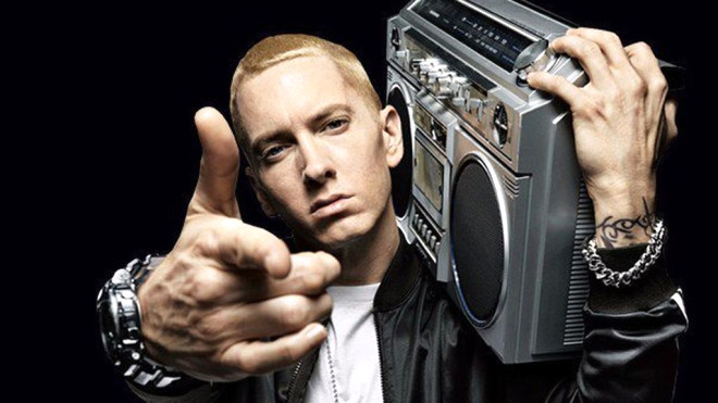 Eminem, sanat bir aileden geliyor. Annesi ve babas Daddy Warbucks adl mzik grubunun en iyi yeleriydi. 