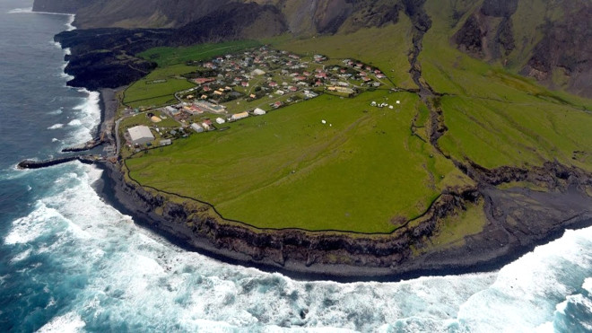 Adada bol bol balk tutabilir,volkanik dalarn eteklerinde kafa dinleyebilirsiniz.
