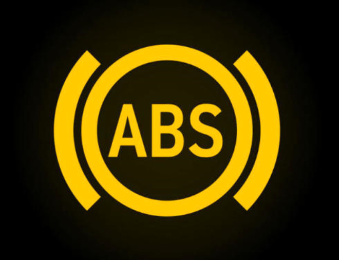 ABS nn srekli yanmas ABS fren sisteminin devre d kaldn gsterir. Fren sistemi ABS