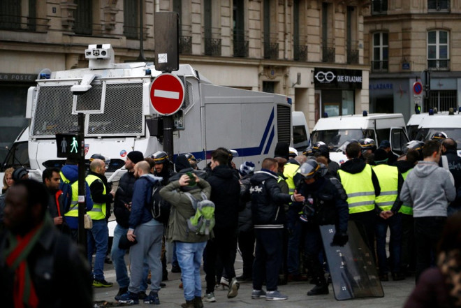 Getiimiz hafta gerekleen iddet olaylarnn tekrarlanmamas iin gvenlik gleri youn gvenlik nlemleri ald ve lke genelinde 89 bin polis grevlendirildi. Paris