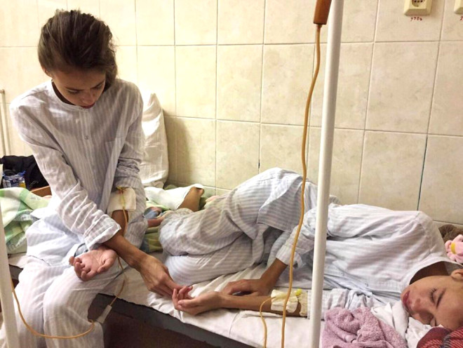 Masha ve Dasha 15. ya gnn ve moda festivalinin byk bir ksmn hastanede geirdi.