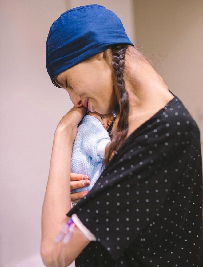 19 yaşından birkaç gün sonra hayatını kaybeden lösemi hastası Brianna Rawlings, kanser olduğunu öğrendiğinde yalnızca 17 haftalık hamileydi.