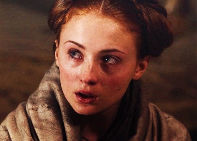 Game of Thrones dizisinde canlandrd Samsa Stark karakteriyle byk beeni toplayan nl oyuncu Sophie Turner, dn gece Londra
