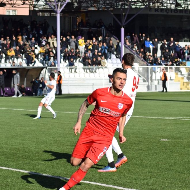Kariyerinin en nemli dnemlerinden birini geiren Taha Balc, 21 gol atmay baard ve Beyaz Grup