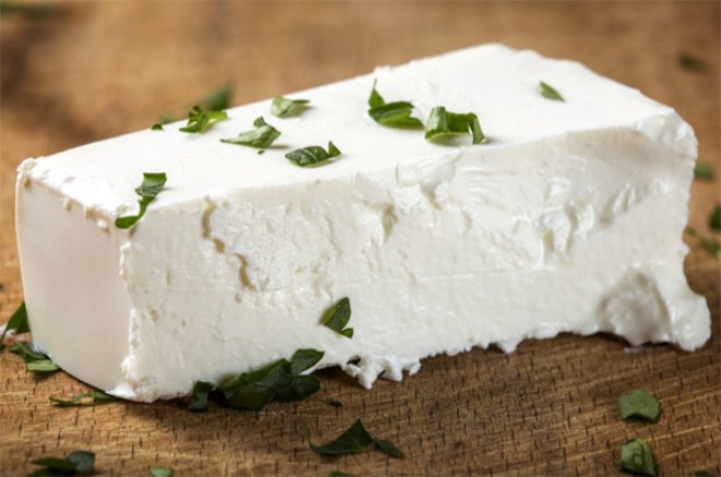 Asidik ortamn bazik ortama dnmesini saladndan dilerinizi fralayamadnz yerlerde beyaz peynir yiyin. Beyaz peynir ayn zamanda iindeki kazein sayesinde bakteri aktivitelerini azaltmaktadr. Asidik ortam azaltmak iin aznz bol suyla alkalayn.