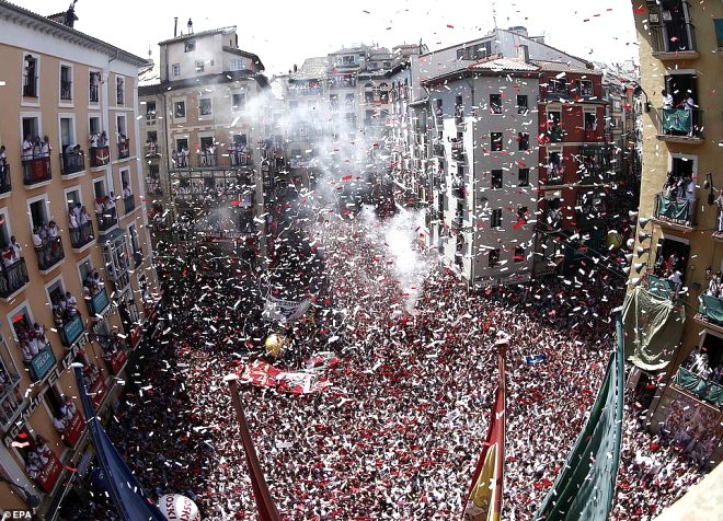 Belediye binasnn balkonundan yaplan "Yaasn Pamplona" duyurusu ile start alan festival 14 Temmuz