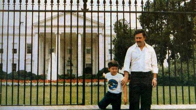 ABD tarafndan her yerde arand dnemde Escobar, oluyla birlikte Beyaz Saray